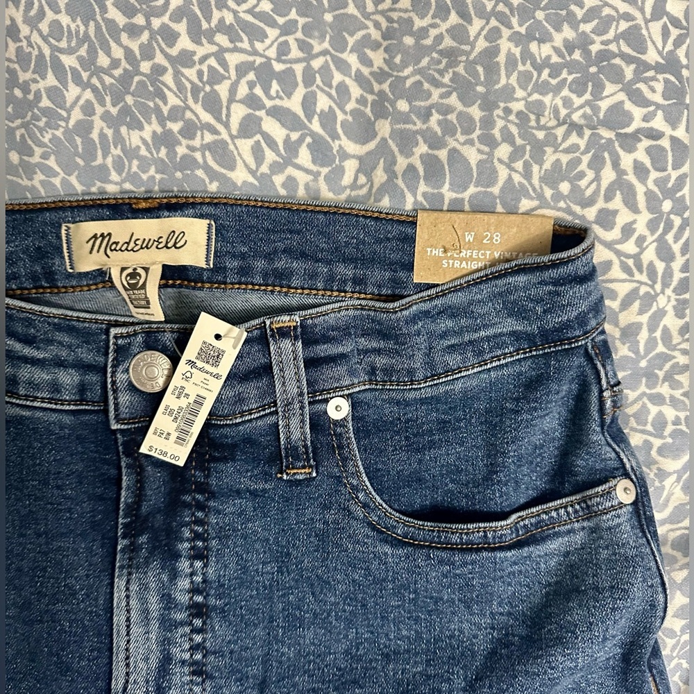 NWT - Madewell, The Perfect Vintage Straight Jeans, size 28
